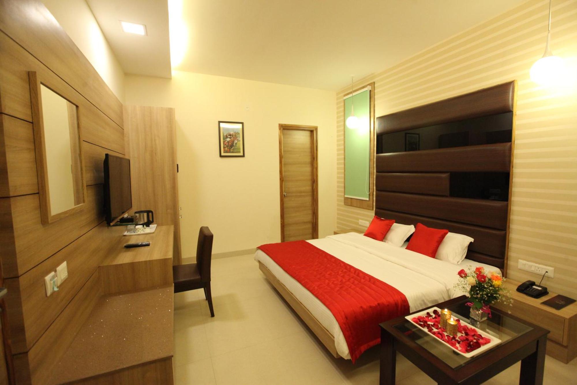Hotel Golden Fern Patiāla Exterior photo